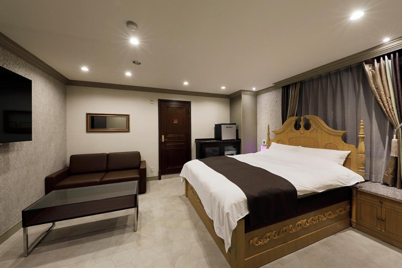 ホテルバースデー岐阜西店 Hotel Birthday Gifuwest (Adults Only) المظهر الخارجي الصورة